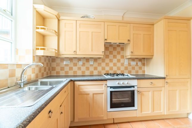 Flat to rent in Milliners Court, Lattimore Road, St Albans, Herts
