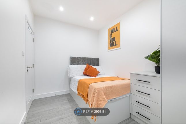 Burgoyne Road, Sunbury-On-Thames photo 2