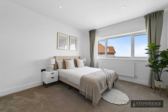 2, Cliff Parade, Walton on the Naze photo 4