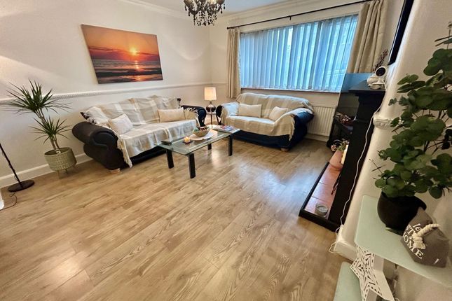 16 Thurlwood Avenue, Manchester photo 2