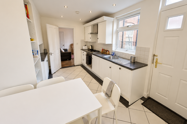 156 Burley Road, Leeds photo 2