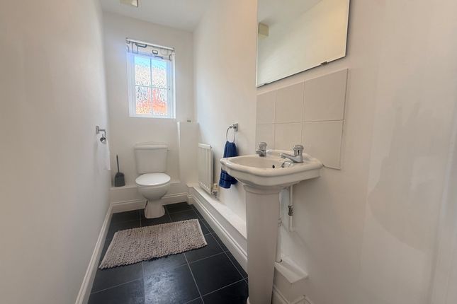 15, Errington Close, HATFIELD photo 4