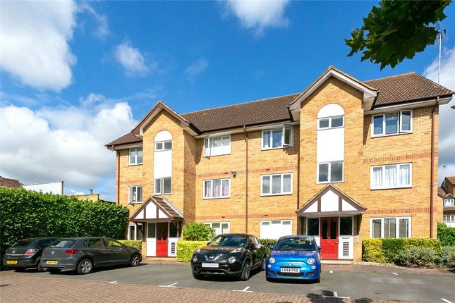 Thumbnail Flat to rent in Rochester Drive, Watford, Hertfordshire