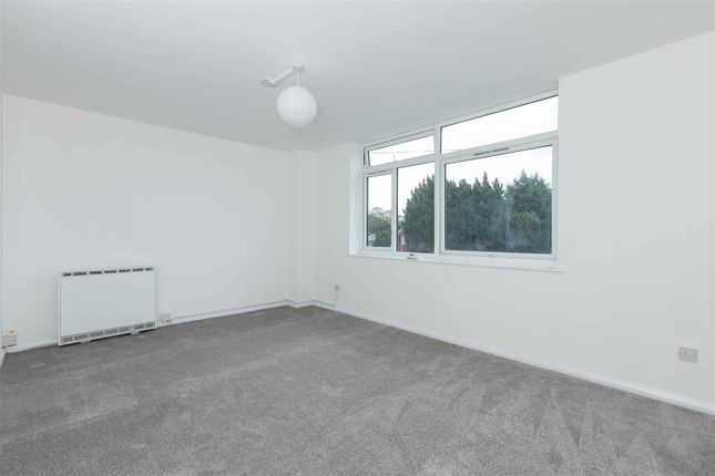 3, Broadwater Boulevard Flats, Worthing photo 4