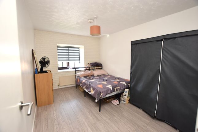 69, Dart Close, St. Ives photo 4