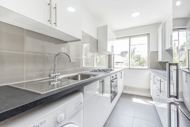 Thumbnail Flat to rent in Church Garth, Pemberton Gardens, London