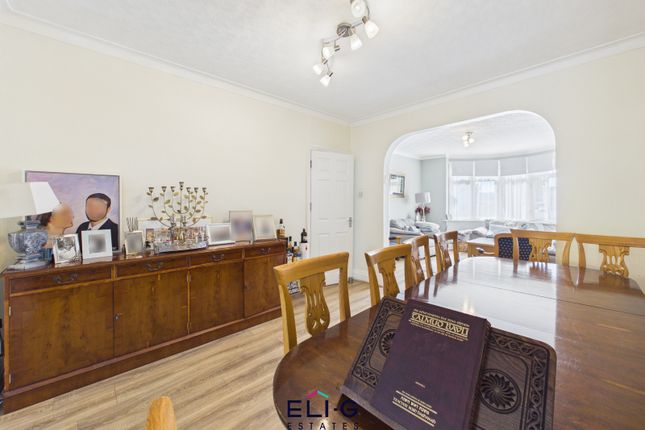 93, Highfield Avenue, Golders Green photo 4