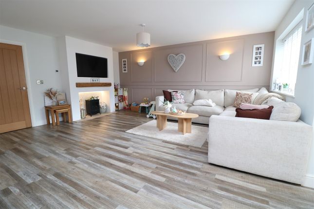 3, Glovers Row, Westbury photo 3