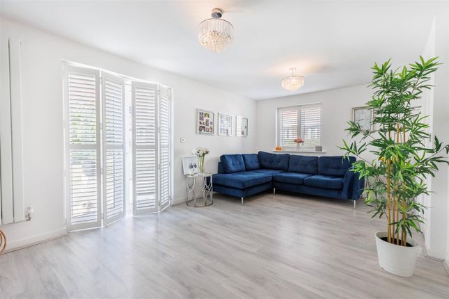 16, Ainsworth Drive, Dunmow photo 2