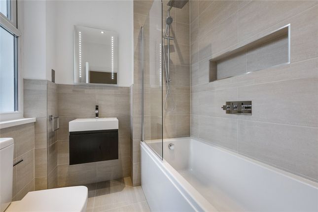 Flat for sale in Fulham Palace Road, London