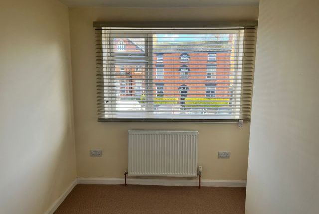 Thumbnail Flat to rent in Market Place, Long Buckby, Northampton