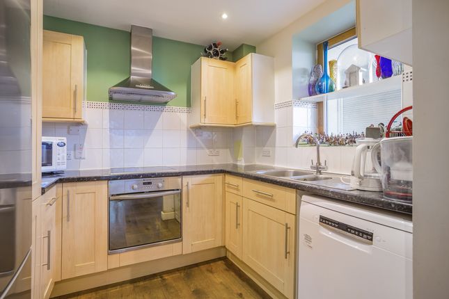 Flat for sale in Dairy Close, Parsons Green