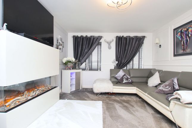 32, Clos Rhys Meurug, Cardiff photo 3