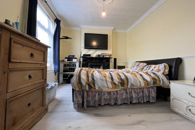 Thumbnail Property to rent in Cobham Road, Ilford