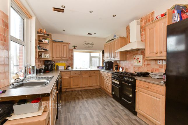 3-bed semi-detached on 24, Daniel Street, Ryde, £230,000