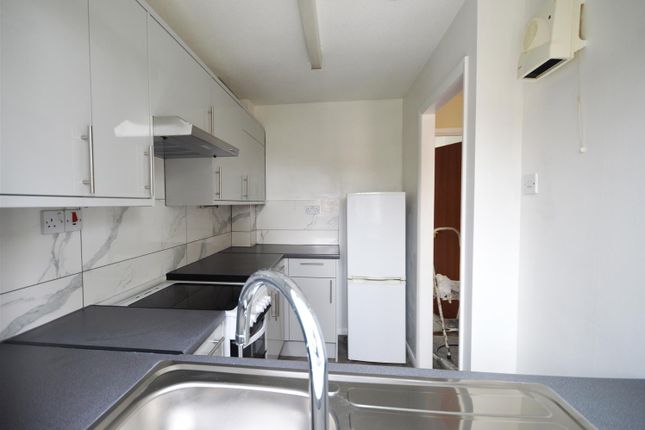 19, Limoges Court, Duston photo 3