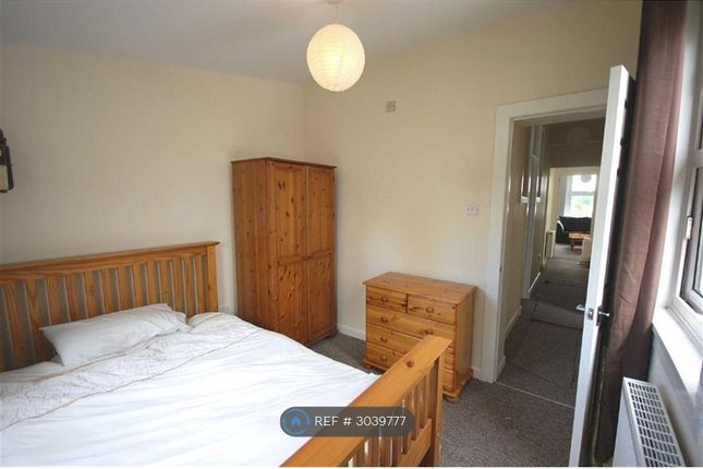 Flat, Second Avenue, Clydebank photo 2