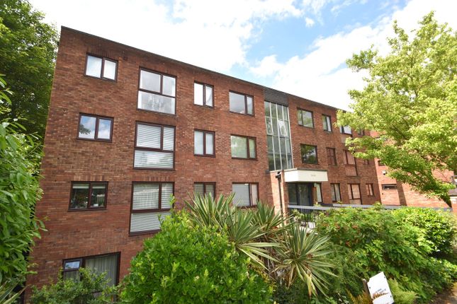 Thumbnail Flat to rent in Mallards Reach, Weybridge