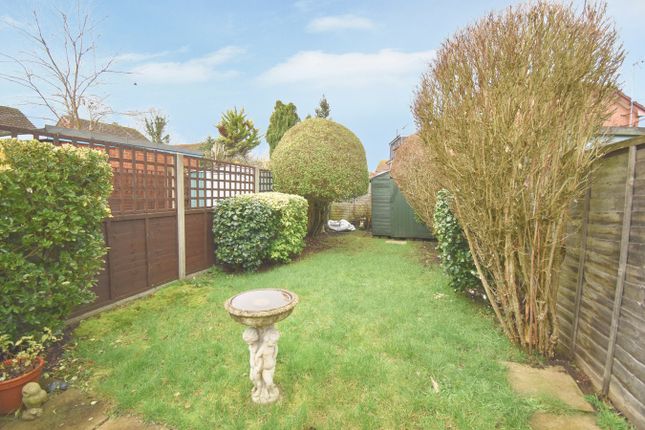 24, Thorneycroft Close, WALTON-ON-THAMES photo 3