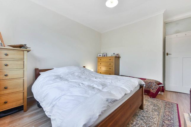 Flat for sale in Hartington Road, Vauxhall, London
