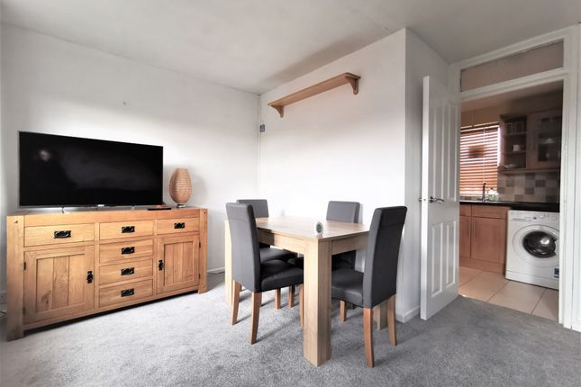 Thumbnail Flat to rent in Larch Close, London