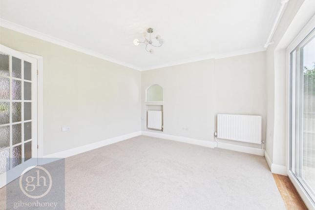 12, Manor Close, Ruislip photo 2