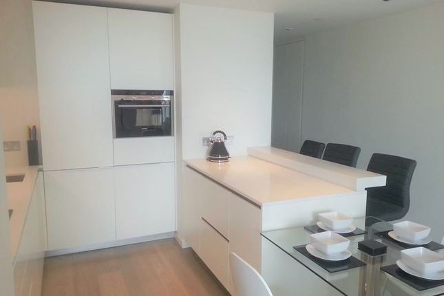 Flat to rent in Southbank Tower, Upper Ground, London