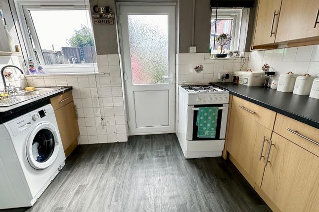 2, Chelford Avenue, Blackpool photo 3