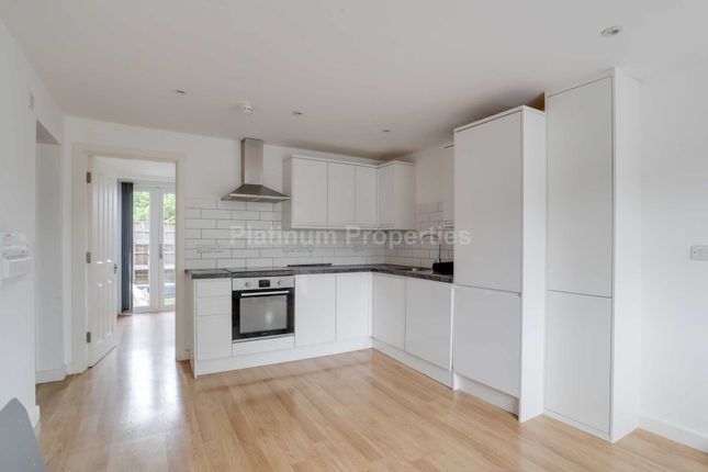 Thumbnail Flat to rent in Roseford Road, Cambridge