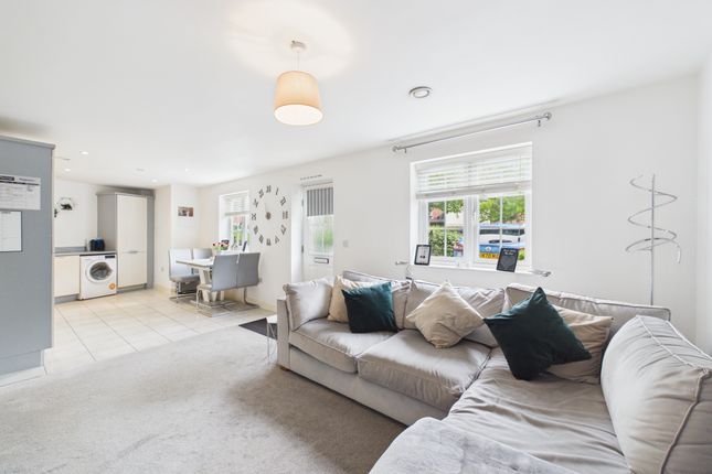 1 Wellsbourne House, High Wycombe photo 3
