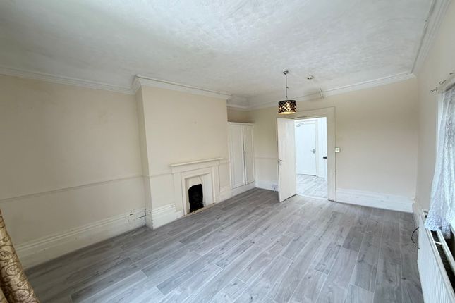 Flat 3, Pownall Garden, Hounslow, London photo 2