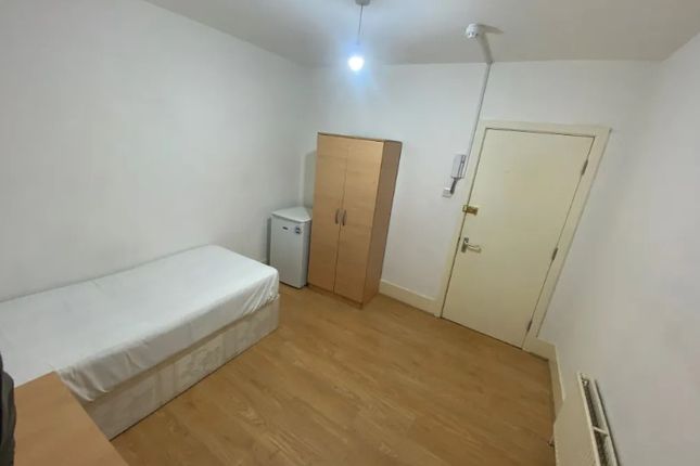 Thumbnail Room to rent in Edgware Road, Colindale