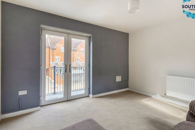 Ellis Road, Broadbridge Heath, Horsham photo 4