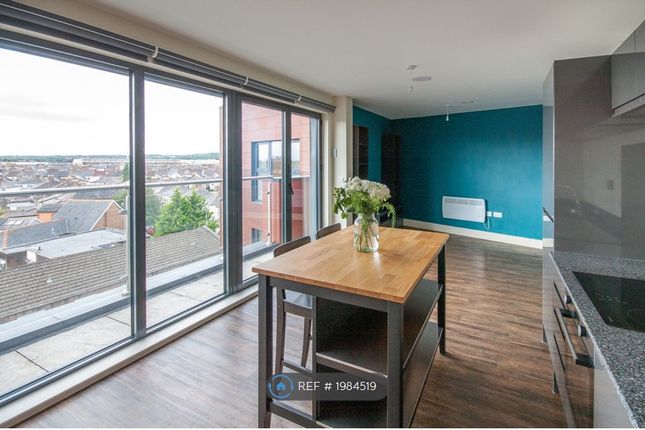 Flat to rent in Lewis Street, Cardiff