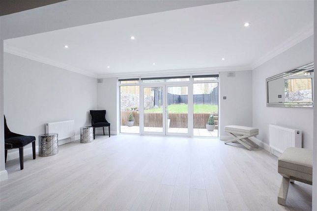 Town house to rent in Harley Road, London