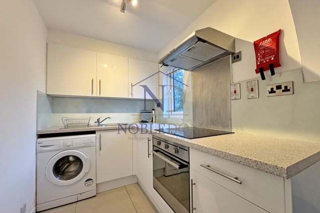 Studio flat on 26 Beaulieu Place, Chiswick, £297,000