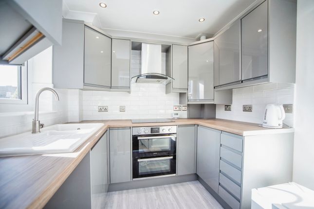 Flat for sale in Bishops Walk, Rochester, Kent