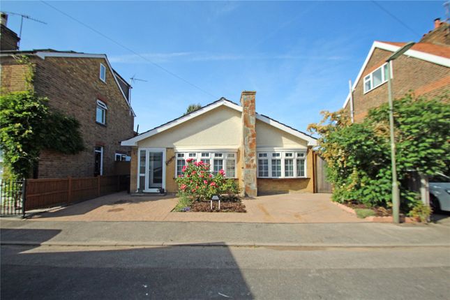 Thumbnail Bungalow to rent in Ecton Road, Addlestone, Surrey