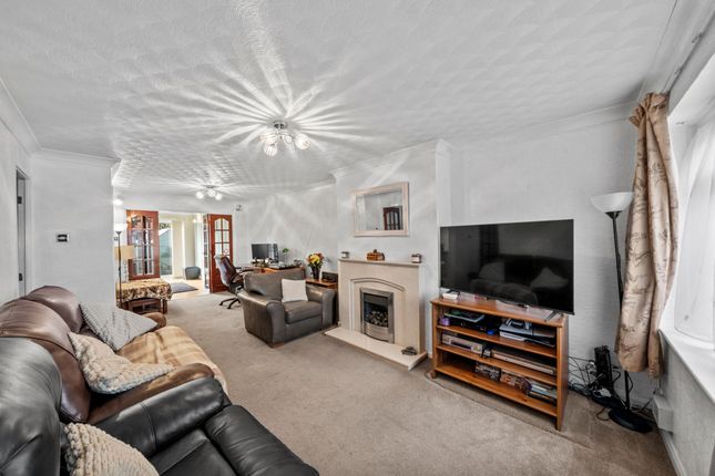 8 Ringley Avenue, Warrington photo 2
