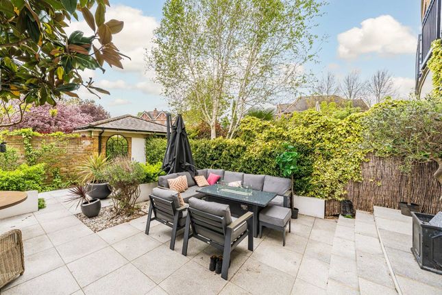 7, Hampton Court Crescent, East Molesey photo 4