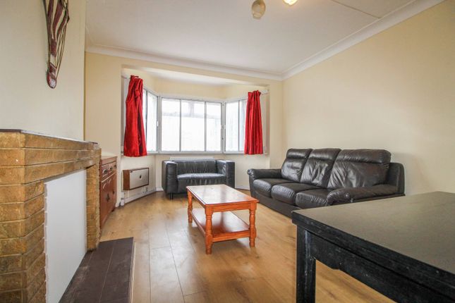 Flat 179,, Masons Avenue, Harrow Weald photo 4