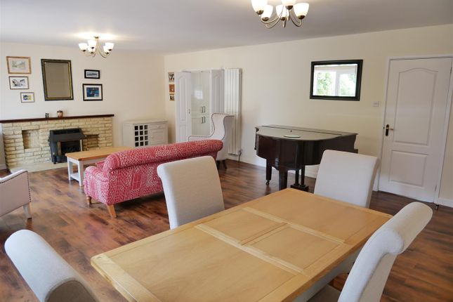 4, St. Catherines Close, Calne photo 3