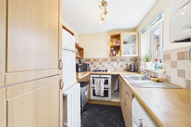 13, Watermans Court, Gloucester photo 2