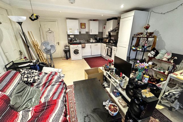 Hainault Road, Leytonstone photo 3