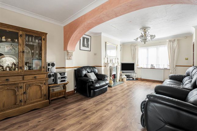 42, Stortford Road, Hoddesdon photo 3