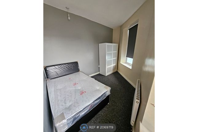 Room to rent in Hebble Street, Huddersfield