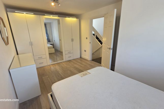 56 Mutton Lane, Potters Bar photo 2