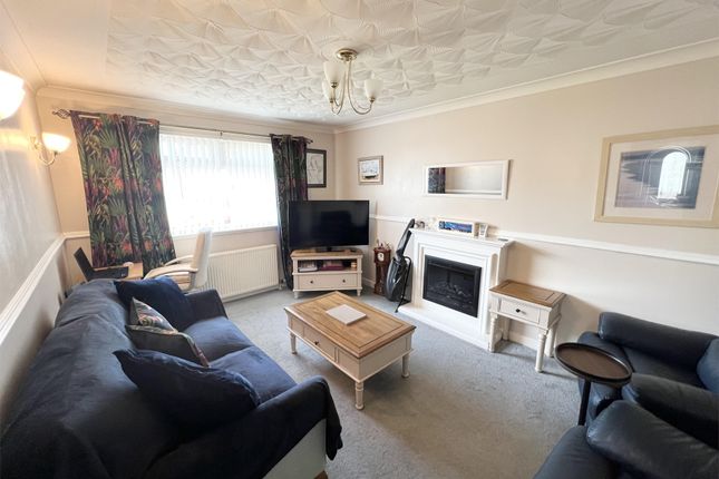 1e, James Crescent, Irvine photo 3