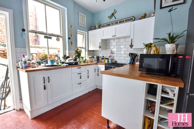 3, Victoria Avenue, Barrow-in-Furness photo 3