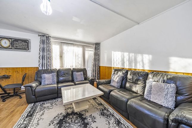Flat 9, Townsend House, Strathnairn Street, London photo 3